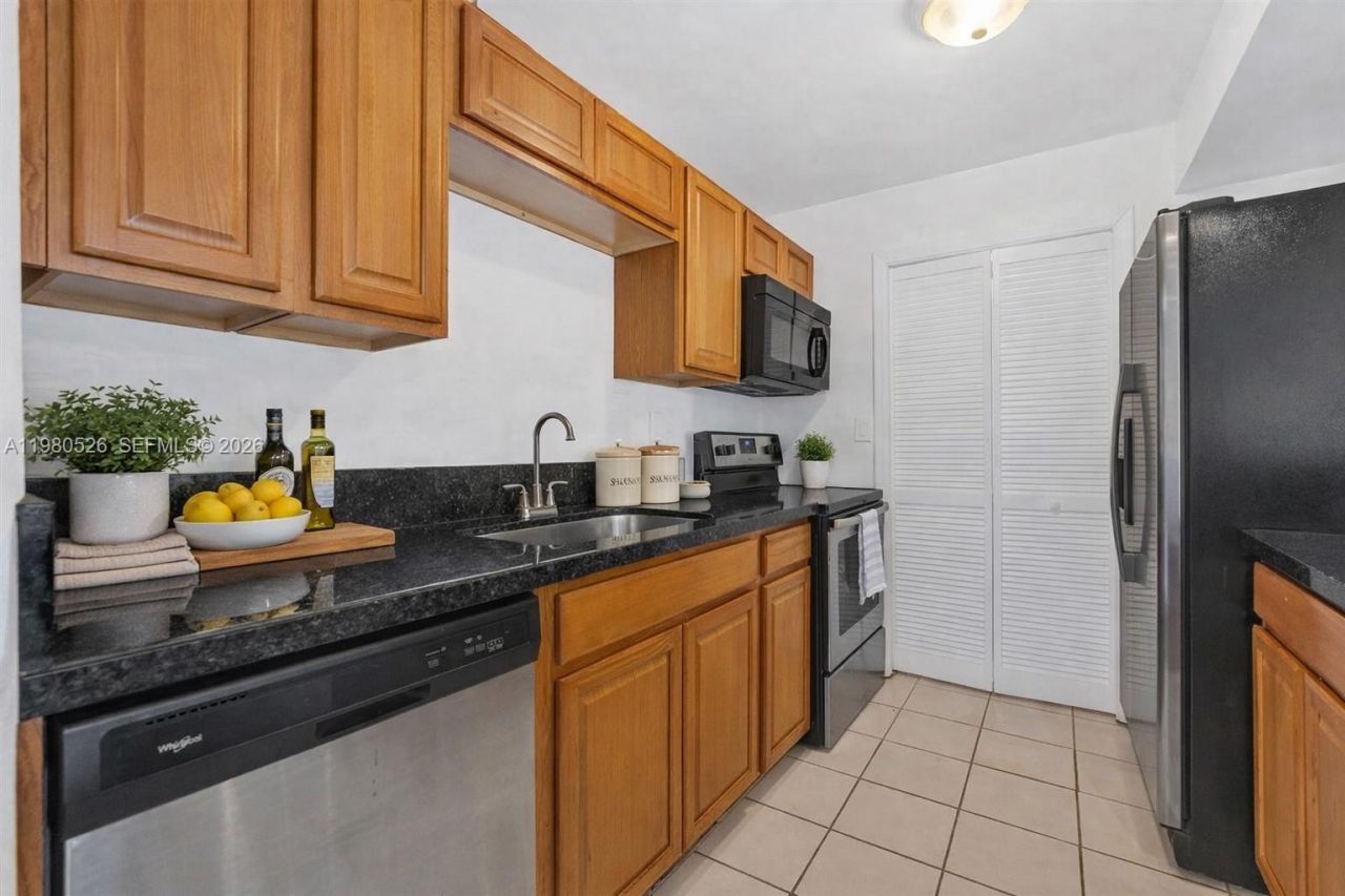 230 Lakeview Dr , Unit 206, Weston, FL 33326 Photo