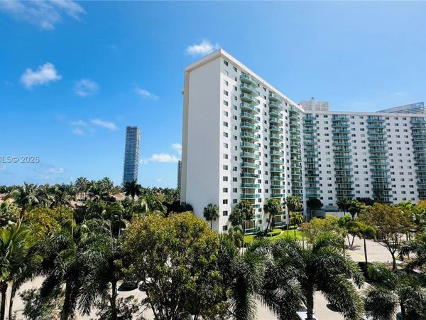 19390 Collins Ave , Unit 424, Sunny Isles Beach, FL 33160