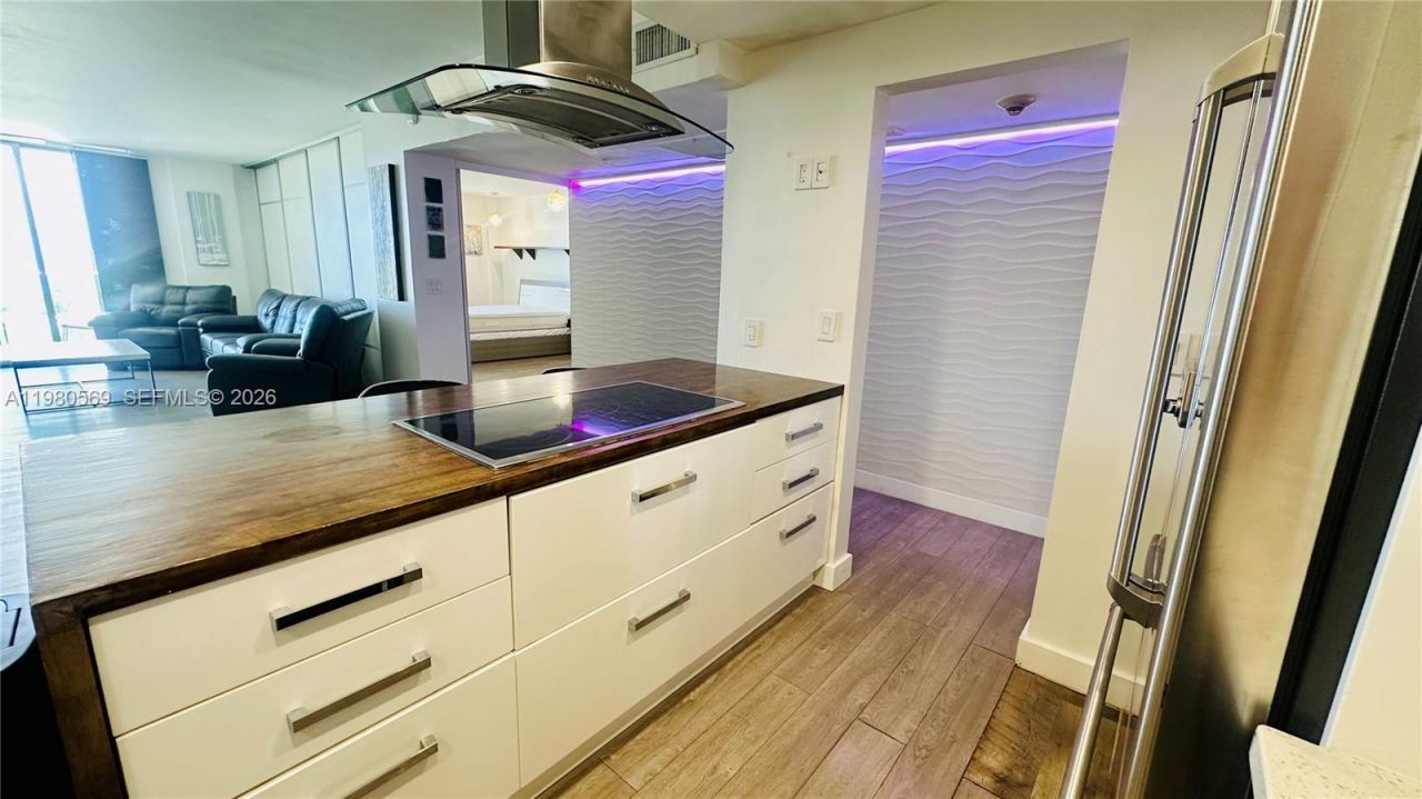 19390 Collins Ave , Unit 424, Sunny Isles Beach, FL 33160 Photo