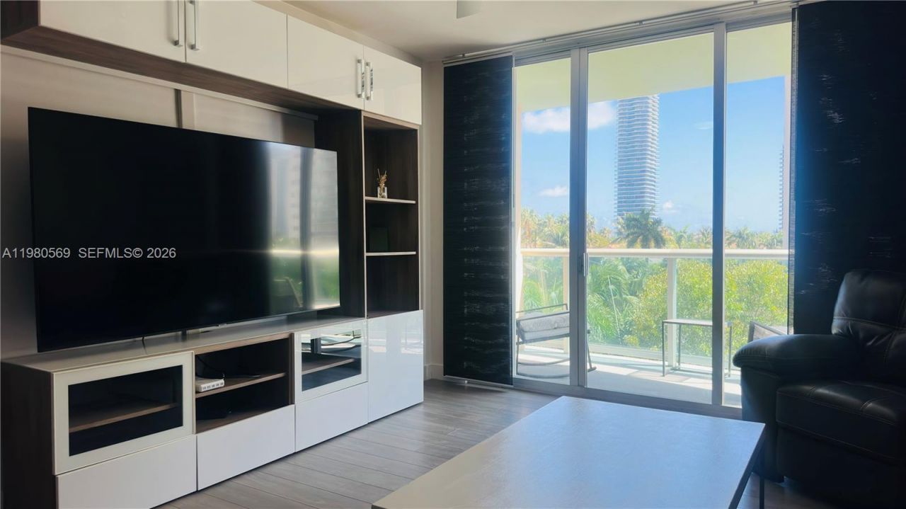 19390 Collins Ave , Unit 424, Sunny Isles Beach, FL 33160 Photo