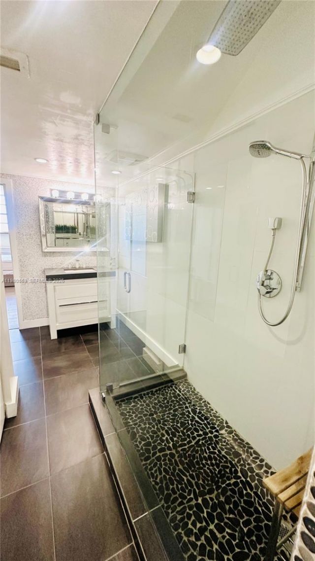 19390 Collins Ave , Unit 424, Sunny Isles Beach, FL 33160 Photo