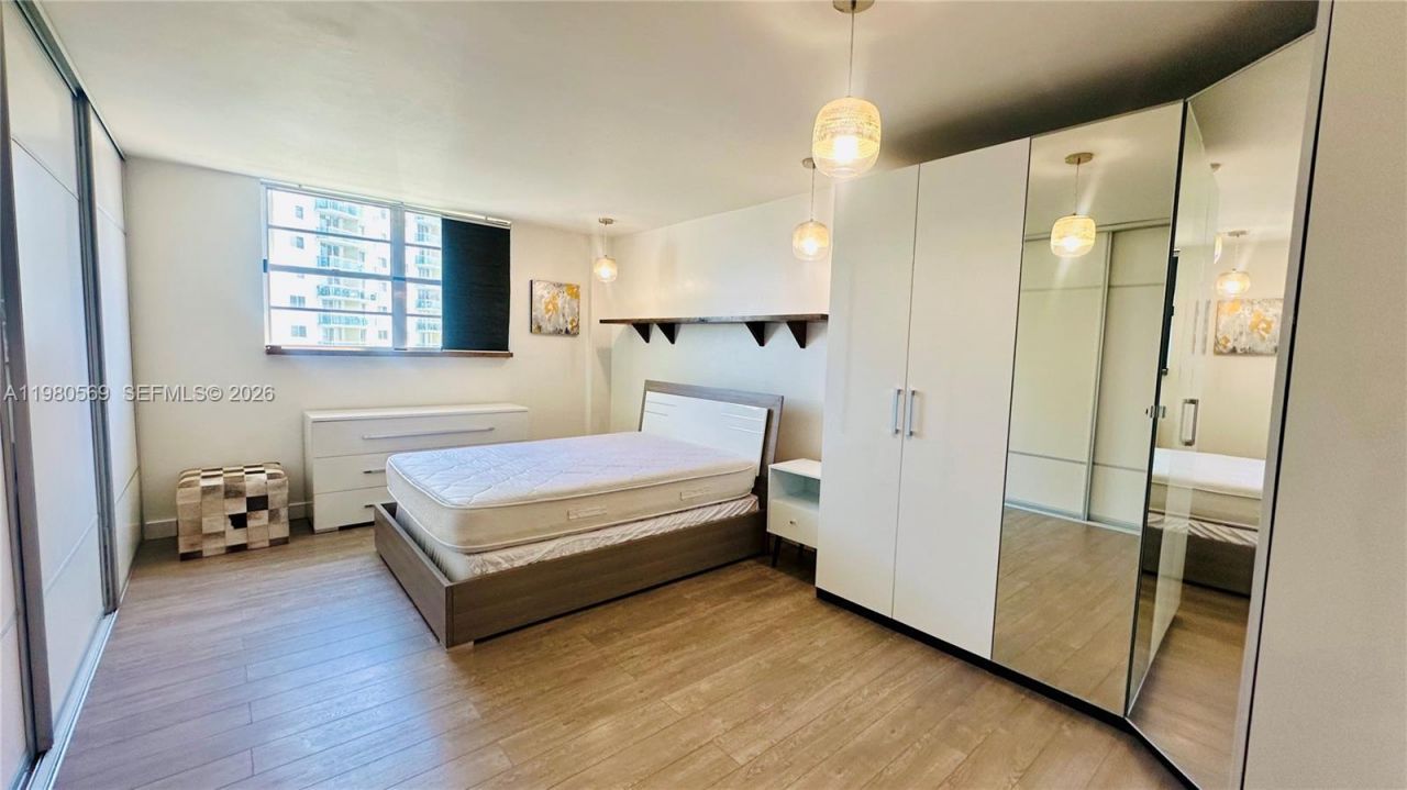 19390 Collins Ave , Unit 424, Sunny Isles Beach, FL 33160 Photo