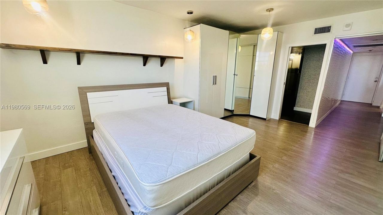 19390 Collins Ave , Unit 424, Sunny Isles Beach, FL 33160 Photo