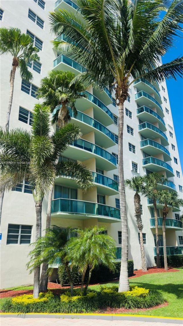 19390 Collins Ave , Unit 424, Sunny Isles Beach, FL 33160 Photo