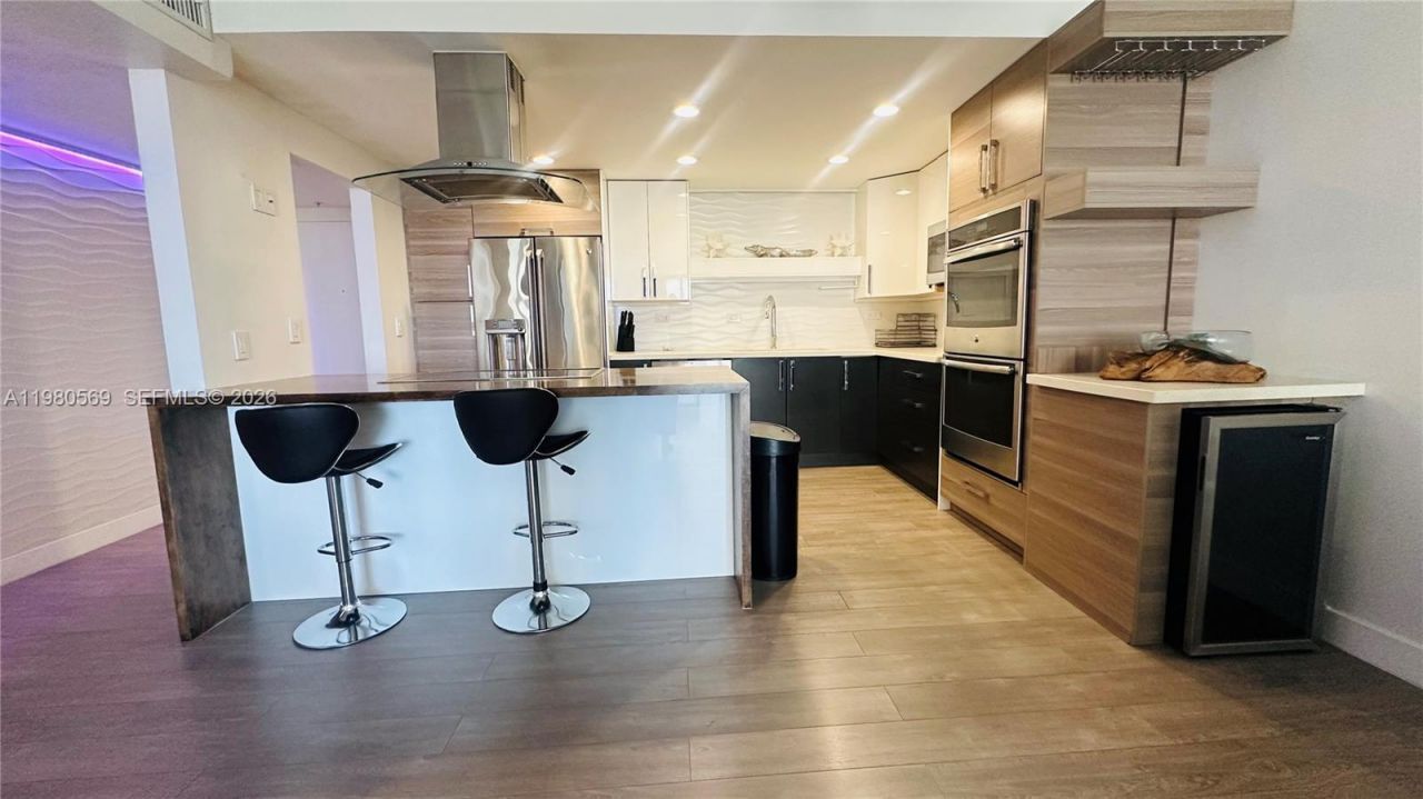 19390 Collins Ave , Unit 424, Sunny Isles Beach, FL 33160 Photo