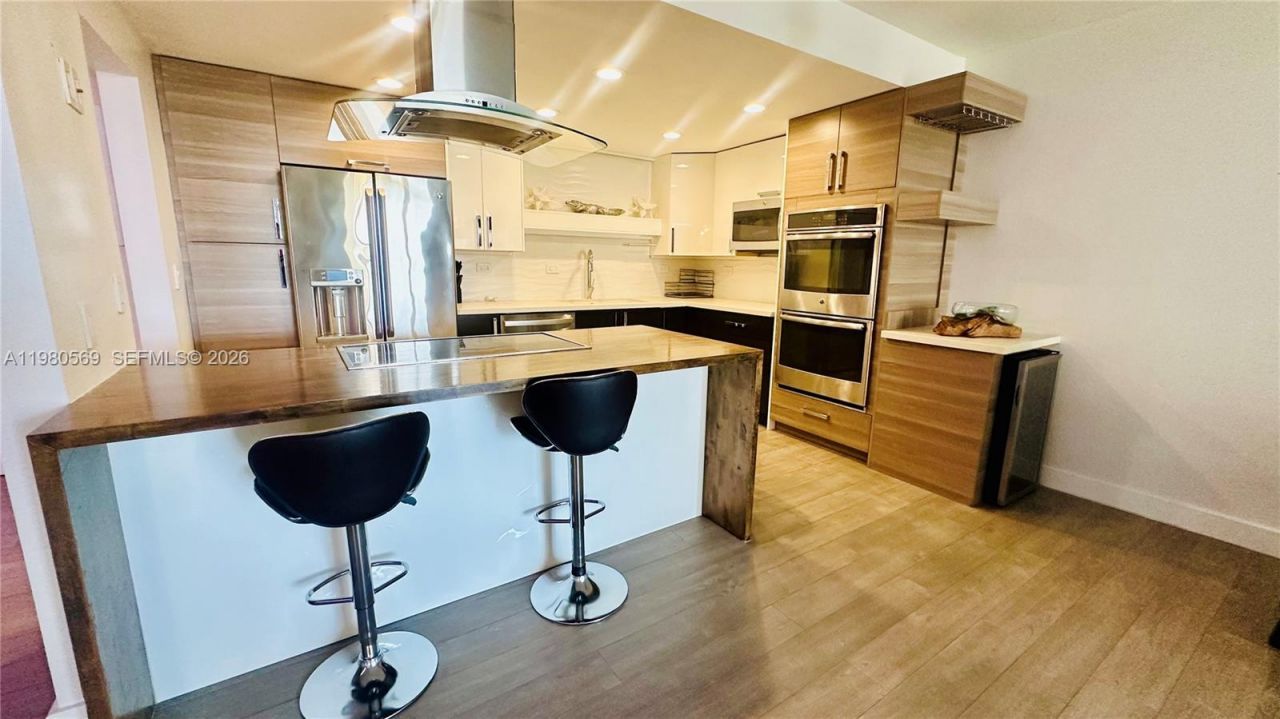 19390 Collins Ave , Unit 424, Sunny Isles Beach, FL 33160 Photo