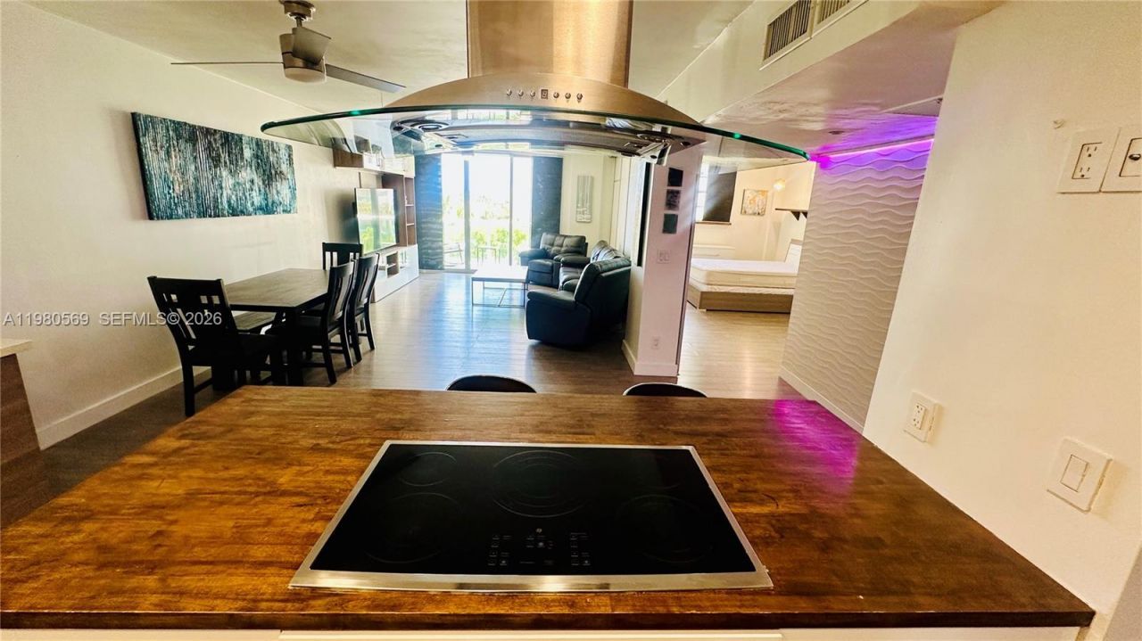 19390 Collins Ave , Unit 424, Sunny Isles Beach, FL 33160 Photo