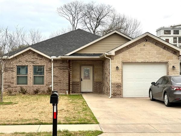 521 S Montgomery Street , Sherman, TX 75090