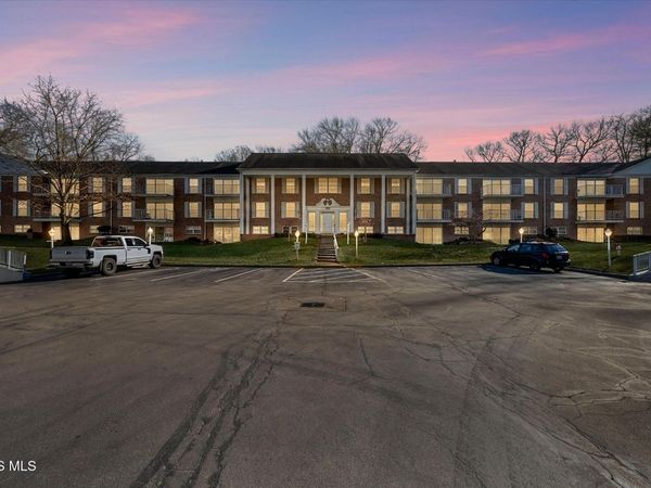 5679 Monroe Street , Sylvania, OH 43560