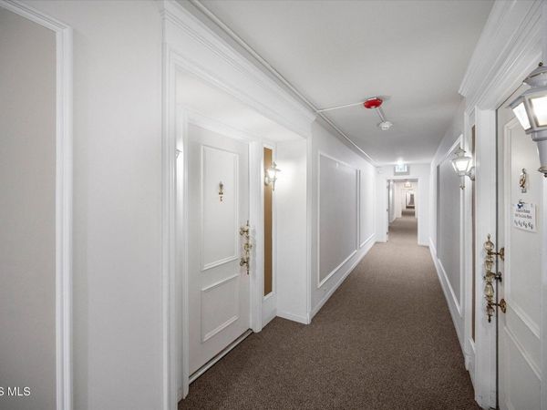 5679 Monroe Street, Sylvania, OH 43560