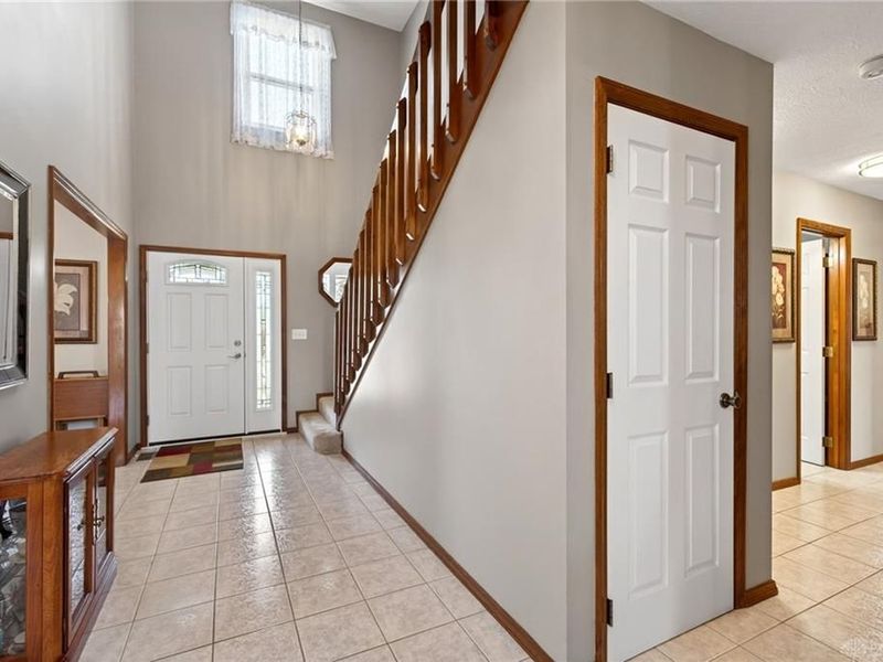 8767 Deer Valley Drive, Dayton, OH 45424 Photo 12