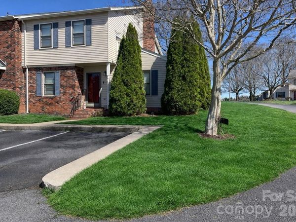 2705 N Center Street , Unit 43, Hickory, NC 28601