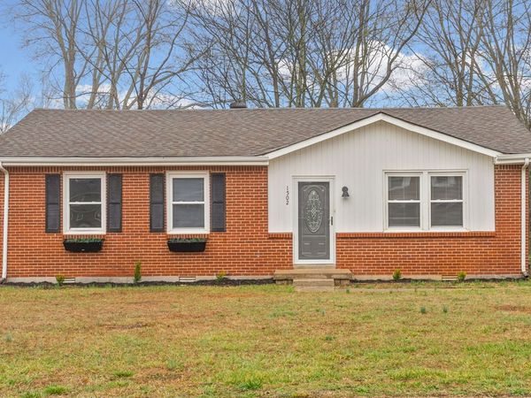 1502 Falcon Dr , Clarksville, TN 37042