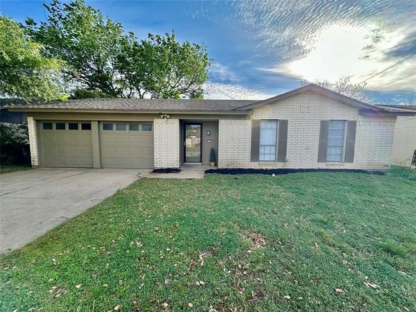 110 Glen Rose Avenue, Cleburne, TX 76033