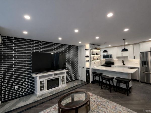 7252 Metropolitan Avenue , Unit 2C, Middle Village, NY 11379