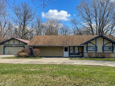 21136 Randall Street, Farmington Hills, MI 48336