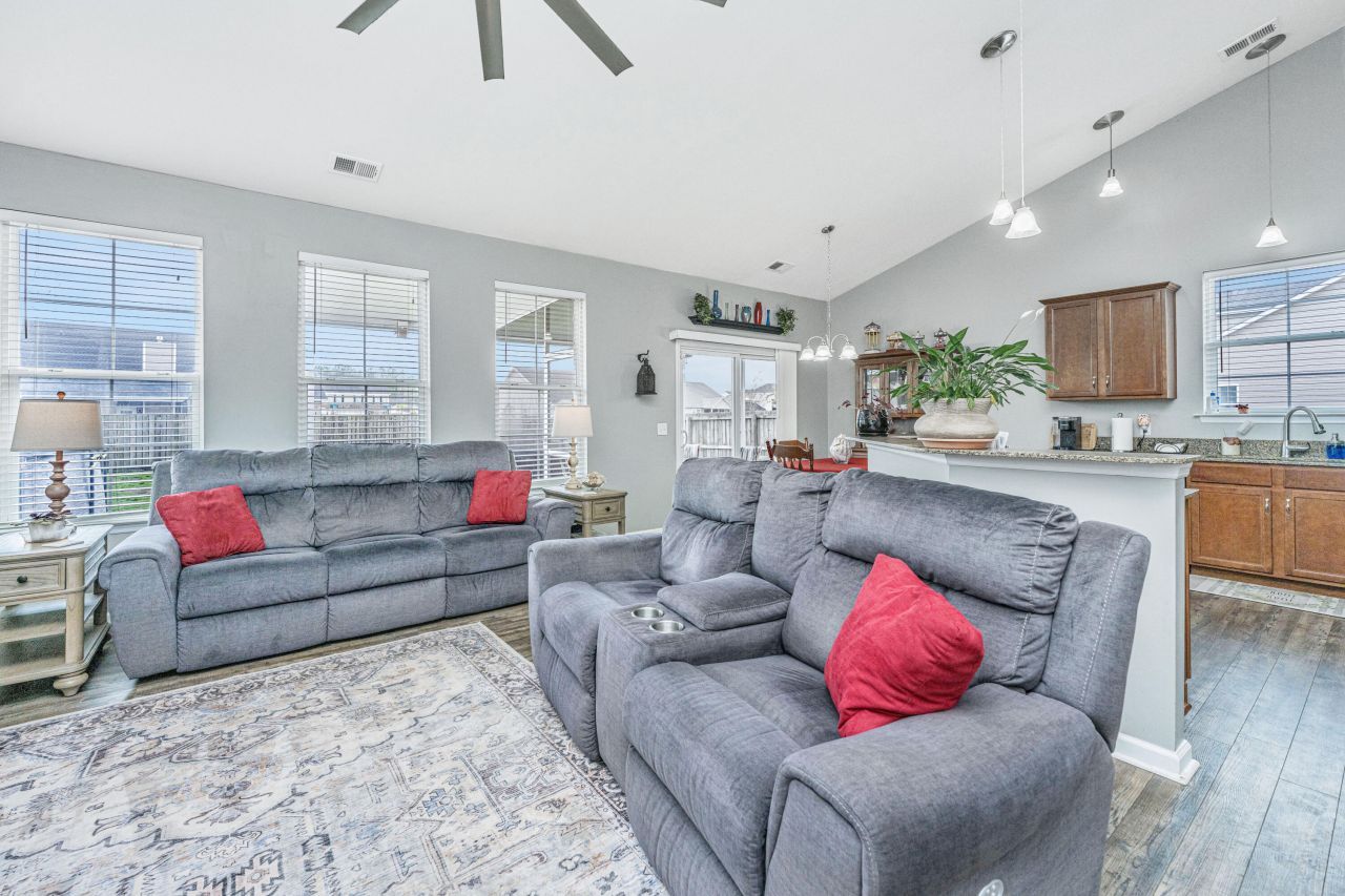 1037 Bridlewood Farms Parkway Photo 8