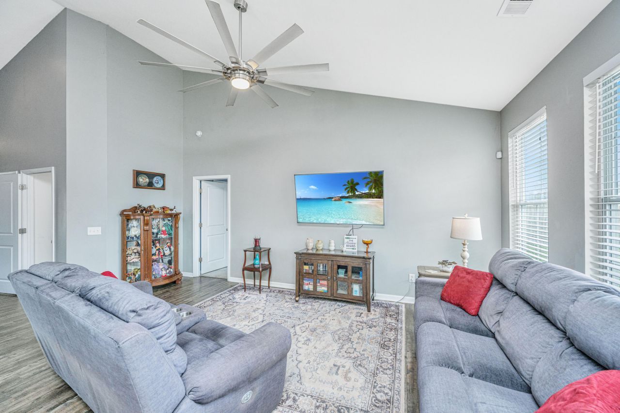 1037 Bridlewood Farms Parkway Photo 9