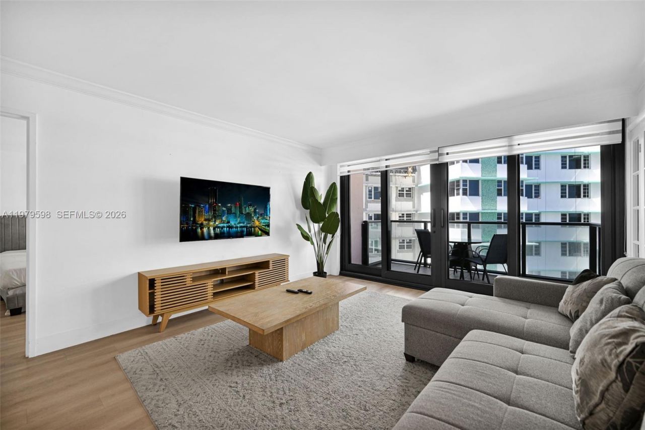 5225 Collins Ave , Unit 1214, Miami Beach, FL 33140 Photo
