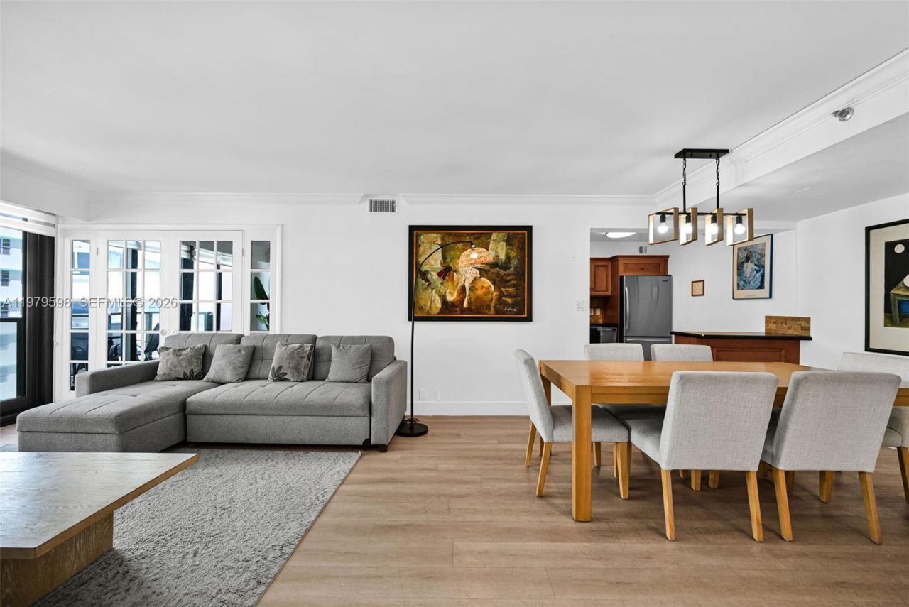 5225 Collins Ave , Unit 1214, Miami Beach, FL 33140 Photo