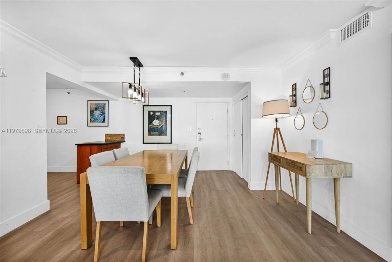 5225 Collins Ave, Unit 1214, Miami Beach, FL 33140 Photo