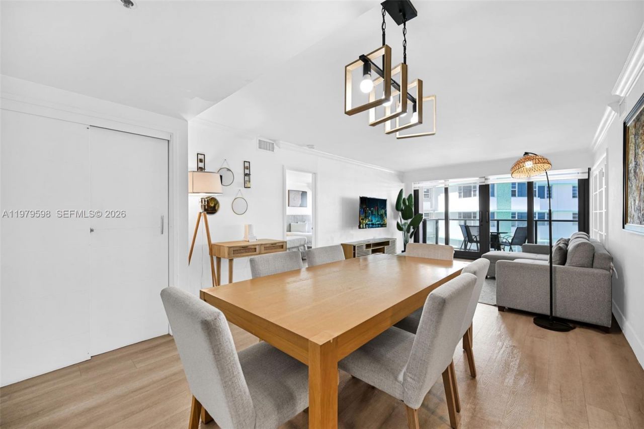 5225 Collins Ave , Unit 1214, Miami Beach, FL 33140 Photo