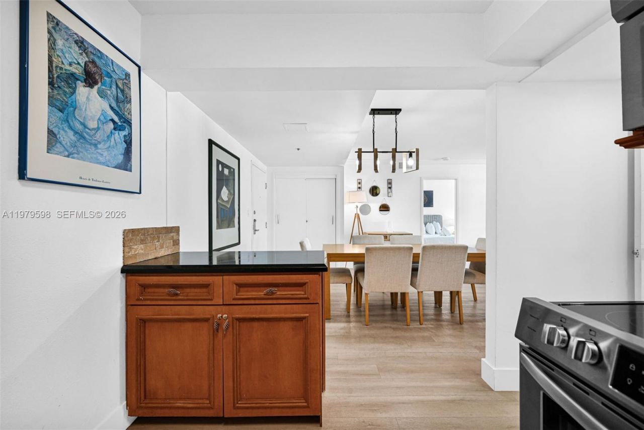 5225 Collins Ave, Unit 1214, Miami Beach, FL 33140 Photo