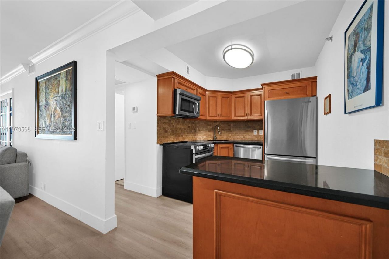 5225 Collins Ave , Unit 1214, Miami Beach, FL 33140 Photo