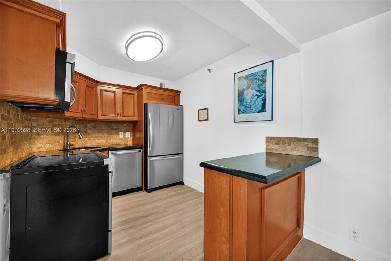 5225 Collins Ave , Unit 1214, Miami Beach, FL 33140 Photo