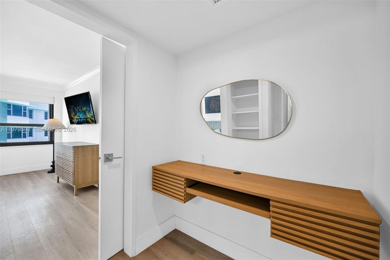 5225 Collins Ave , Unit 1214, Miami Beach, FL 33140 Photo