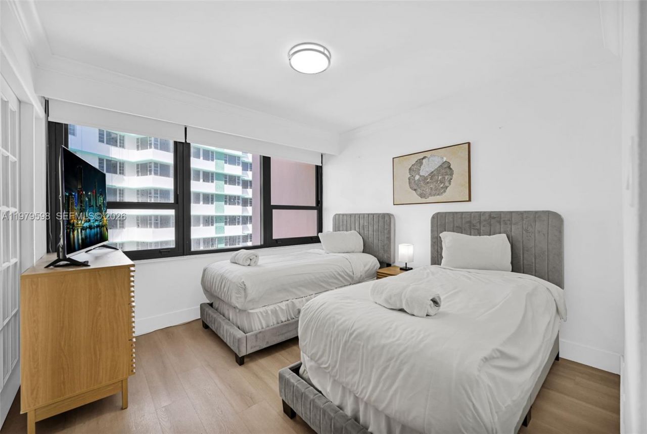 5225 Collins Ave , Unit 1214, Miami Beach, FL 33140 Photo