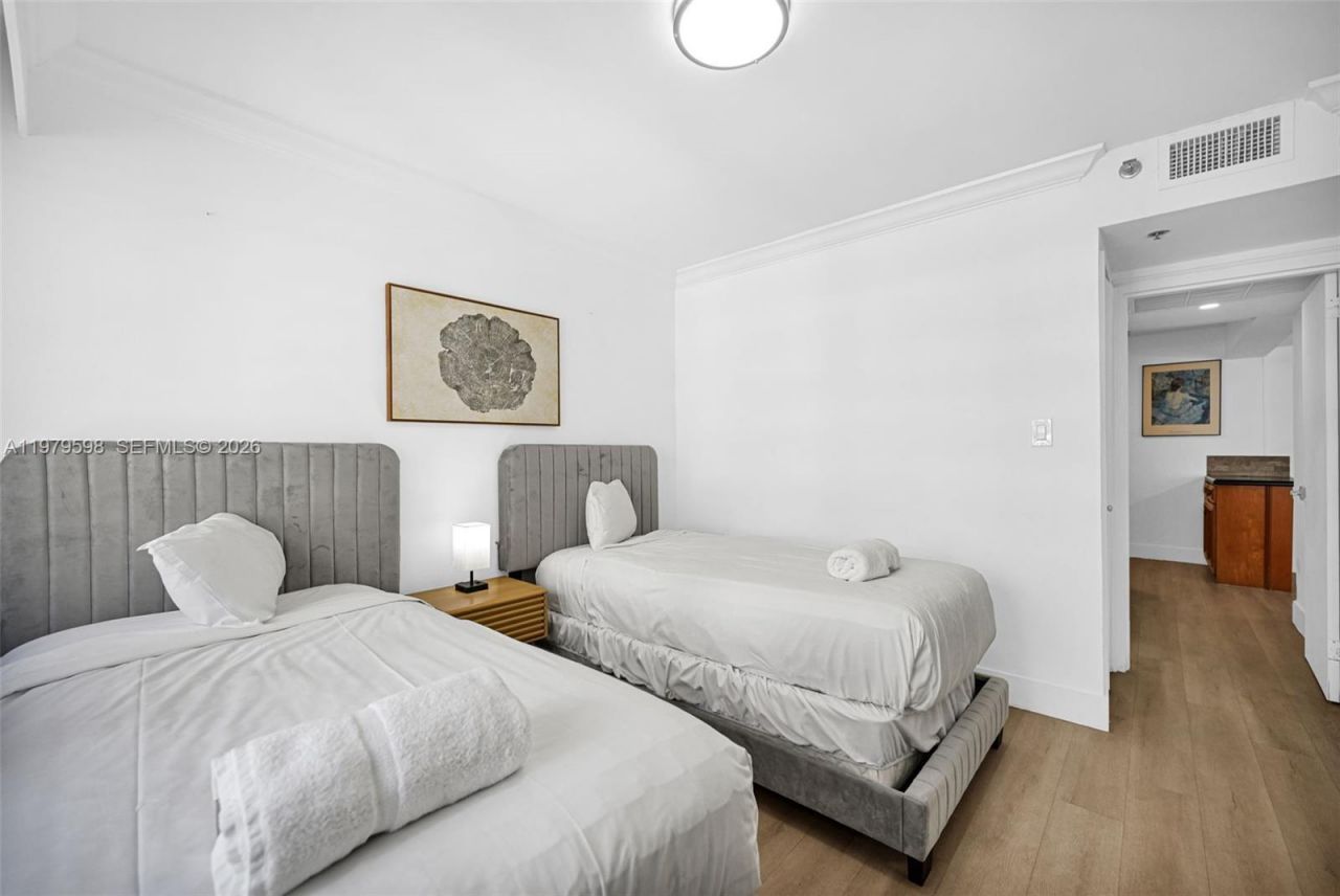 5225 Collins Ave, Unit 1214, Miami Beach, FL 33140 Photo