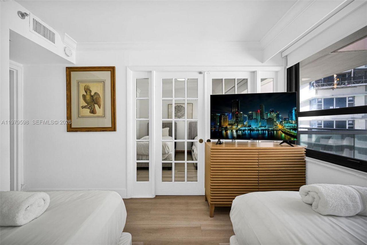 5225 Collins Ave, Unit 1214, Miami Beach, FL 33140 Photo