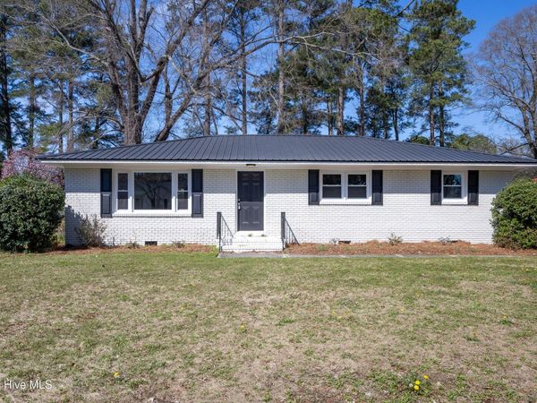 411 Lafayette Street , Clinton, NC 28328