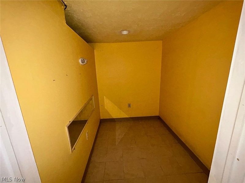 669 E 185th Street E, Euclid, OH 44119 Photo 12