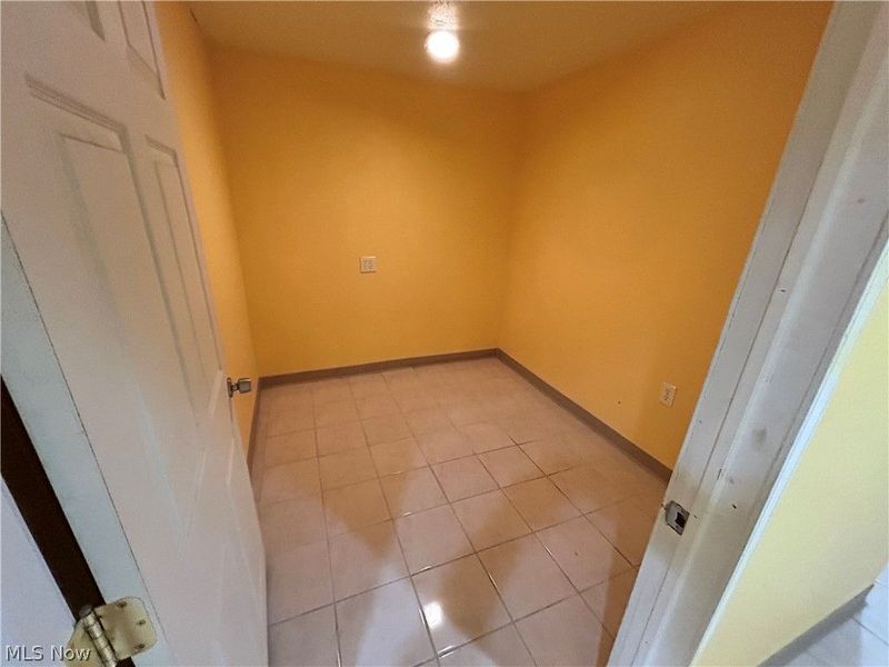 669 E 185th Street E, Euclid, OH 44119 Photo 13