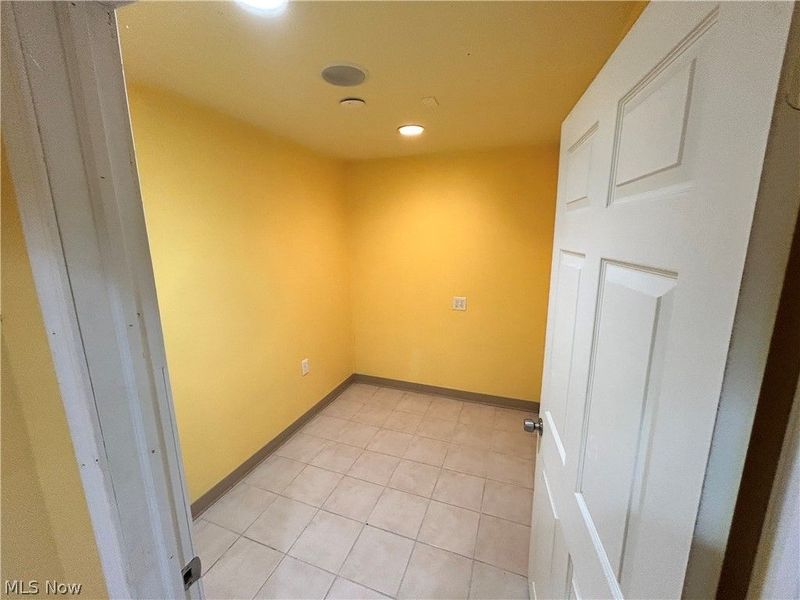 669 E 185th Street E, Euclid, OH 44119 Photo 14
