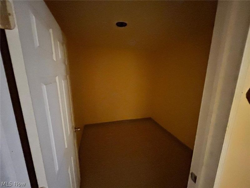 669 E 185th Street E, Euclid, OH 44119 Photo 16