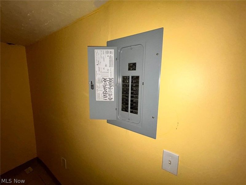 669 E 185th Street E, Euclid, OH 44119 Photo 19