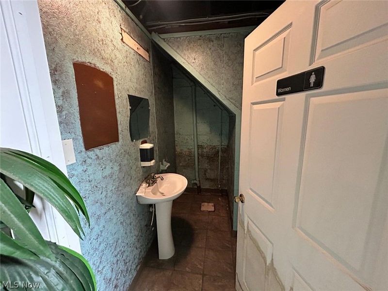 669 E 185th Street E, Euclid, OH 44119 Photo 28