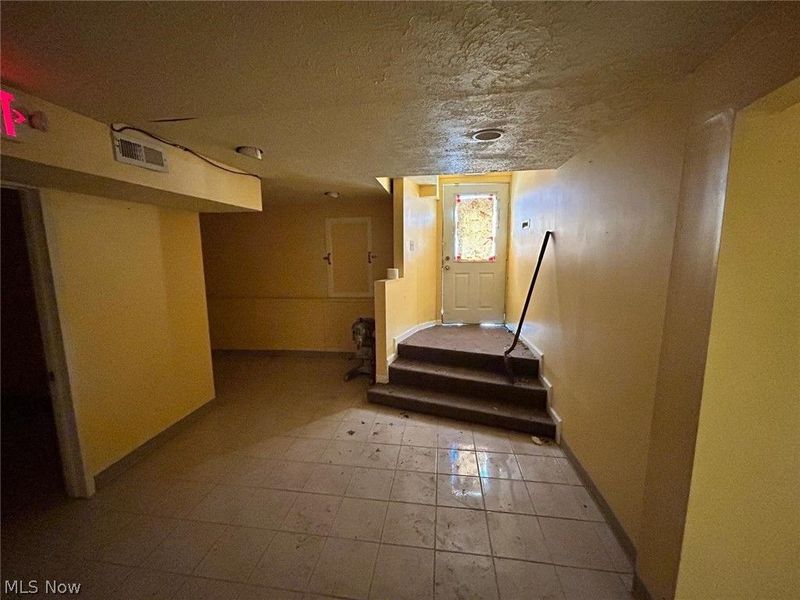 669 E 185th Street E, Euclid, OH 44119 Photo 3