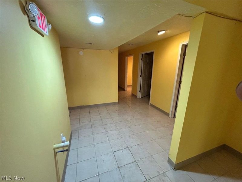 669 E 185th Street E, Euclid, OH 44119 Photo 5