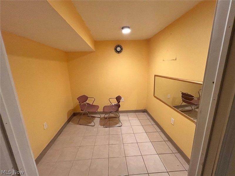 669 E 185th Street E, Euclid, OH 44119 Photo 6