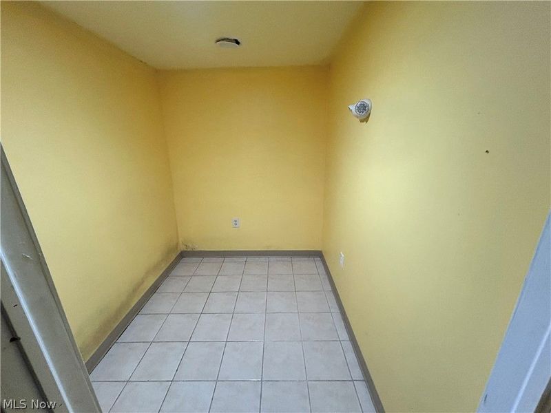 669 E 185th Street E, Euclid, OH 44119 Photo 7