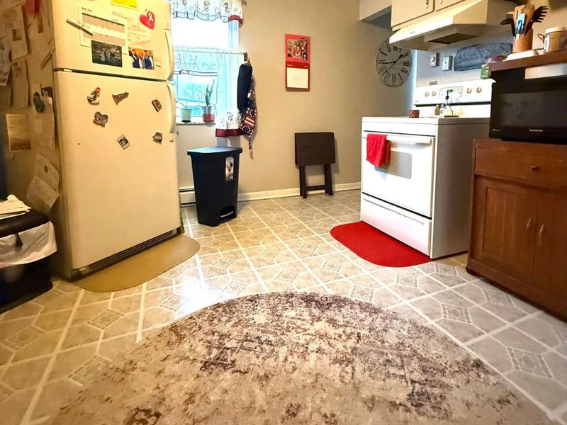 330 332 Mary Place, Ashville, OH 43103 Photo 11