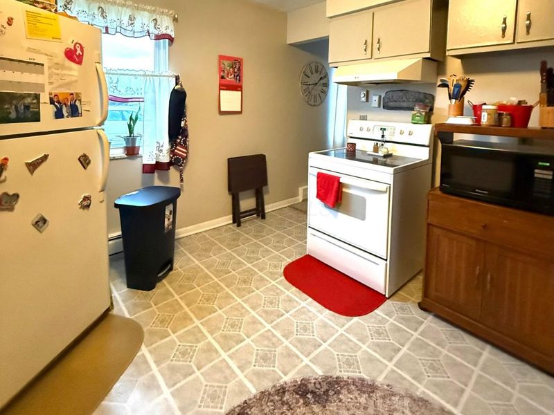 330 332 Mary Place, Ashville, OH 43103 Photo 13