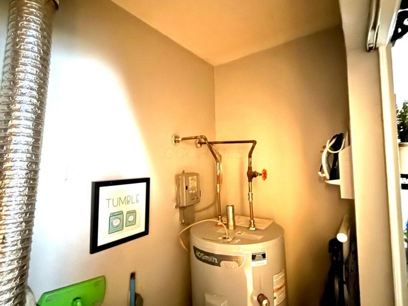 330 332 Mary Place, Ashville, OH 43103 Photo 15