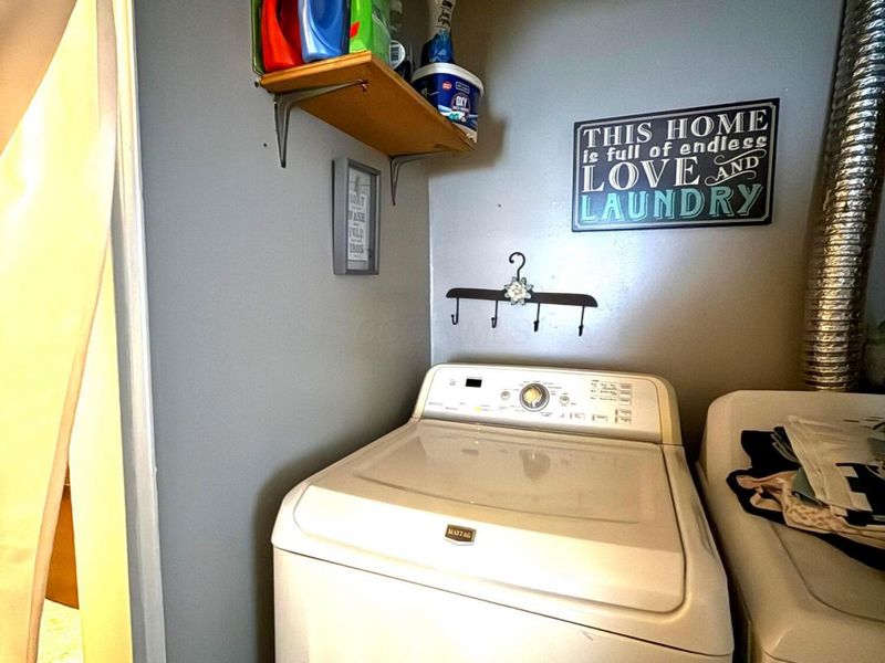 330 332 Mary Place, Ashville, OH 43103 Photo 16