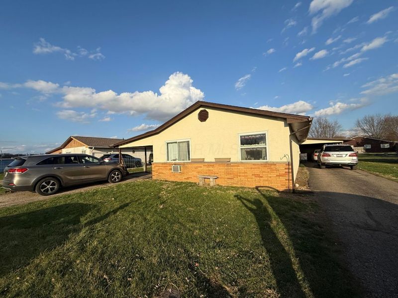 330 332 Mary Place, Ashville, OH 43103 Photo 2