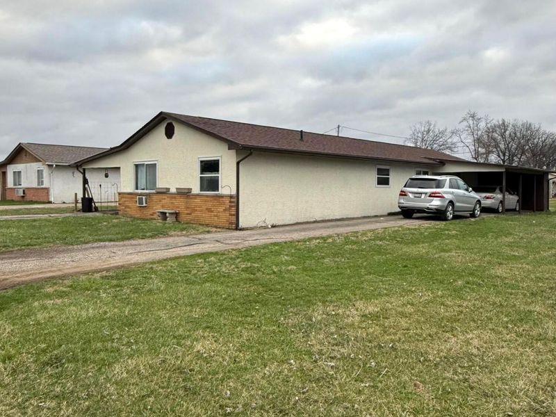 330 332 Mary Place, Ashville, OH 43103 Photo 3